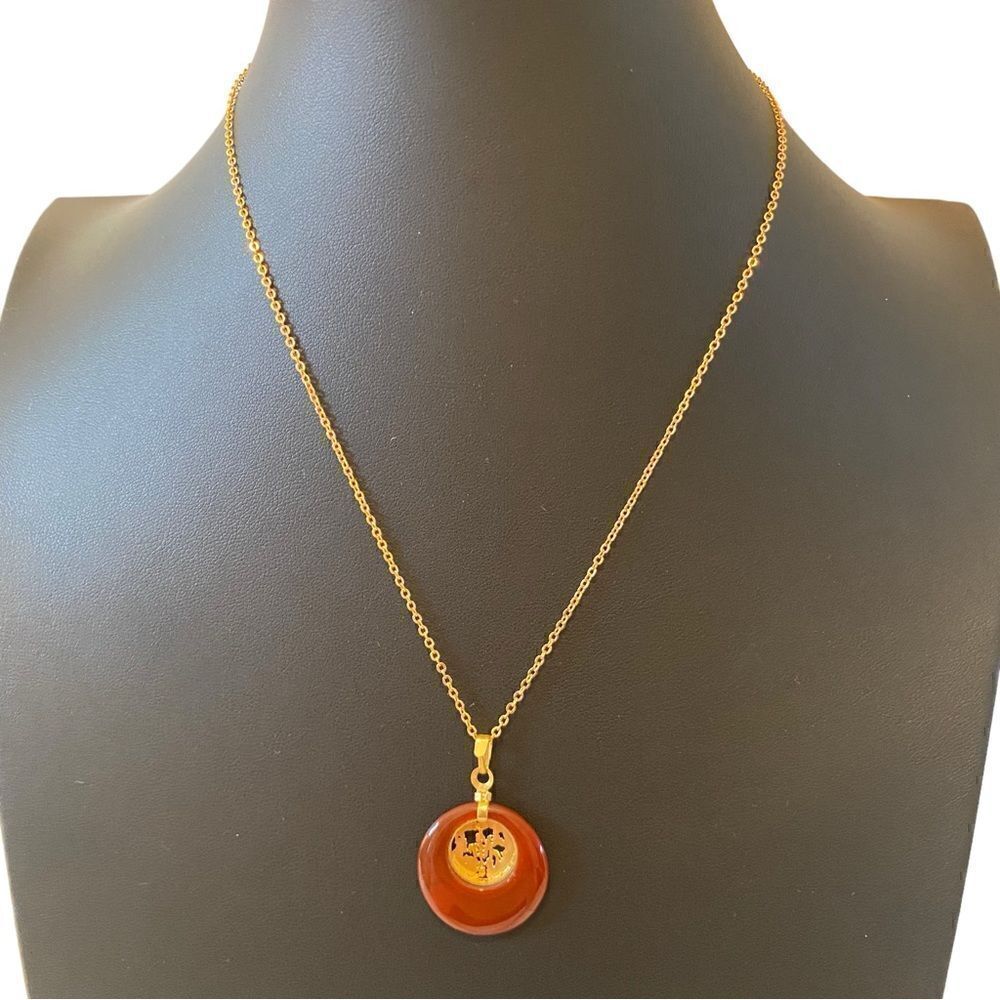 Delicate Looking Vintage Pendant on Shimmering Gold Tone Chain. - Picture 4 of 7